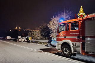 Incidente sulla SS16 a Loreto: coinvolte due auto e un furgone, strada chiusa temporaneamente